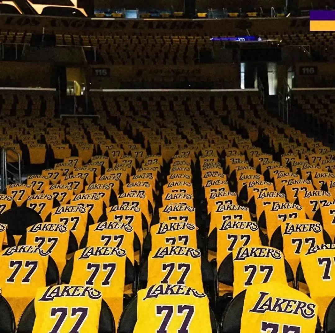 开云- 刷新纪录首场状态出色，勇士观众沸腾！，东契奇重返赛场观众掌声雷动